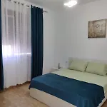 Villa 7 *
